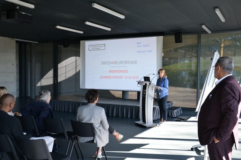 SwissNeurorehab Les patients regardent un écran leur souhaitant la bienvenue