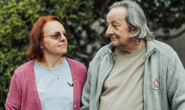Lydia et Pascal Fournier Pascal et Lydia se regardent en souriant